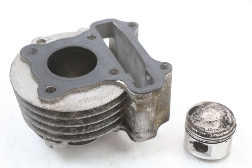 photo de CILINDER ZUIGER EUROCKA R8 4T 50 (2013 - 2022) - Andere kijkhoek