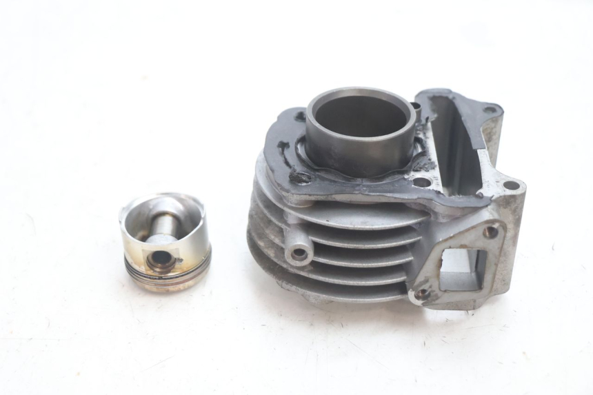 photo de CYLINDER PISTOON LAZIO RENO 50 (2016 - 2021) - Detail van het onderdeel