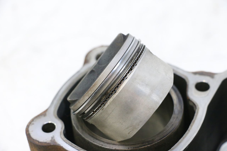 photo de CILINDER ZUIGER PEUGEOT SATELIS 125 (2006 - 2009) - Focus op structuur