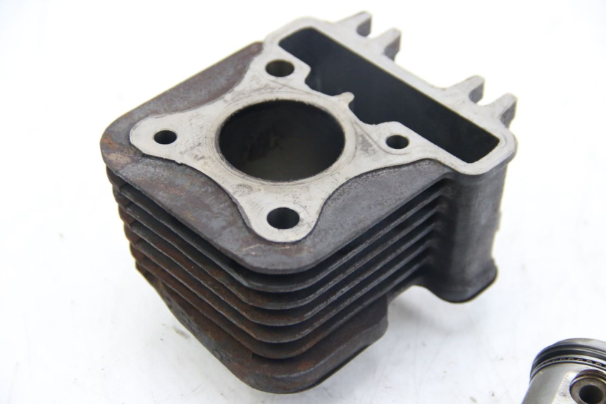 photo de CILINDER ZUIGER APRILIA SCARABEO 4T 50 (2009 - 2017) - Andere kijkhoek