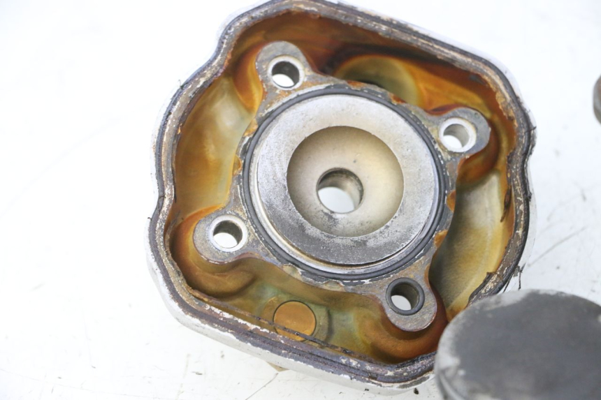 photo de CILINDER ZUIGER DERBI SENDA SM DRD 50 (2008 - 2013) - Detail van het onderdeel