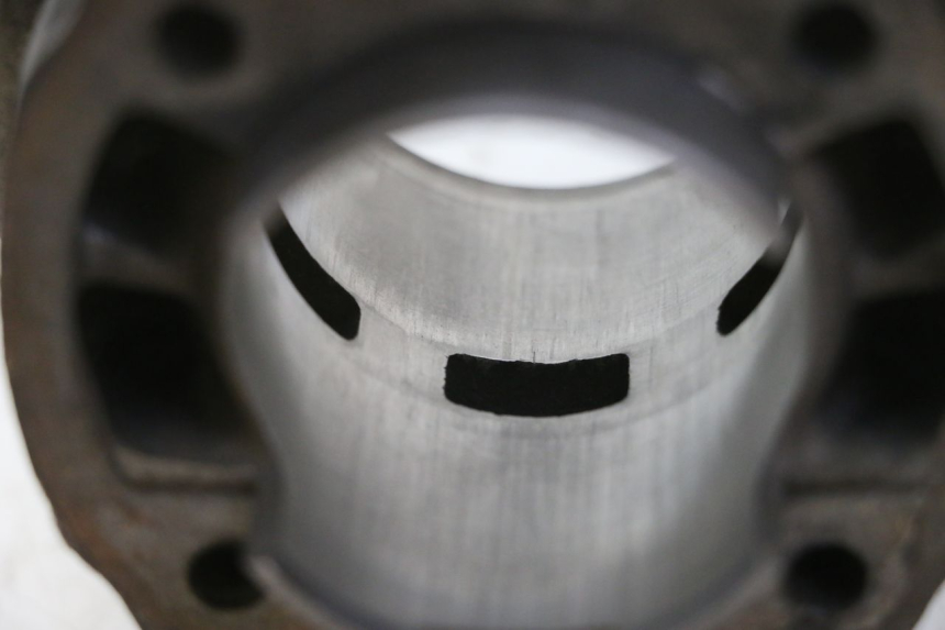 photo de CILINDER ZUIGER DERBI SENDA SM DRD 50 (2008 - 2013) - Bevestigingspunten