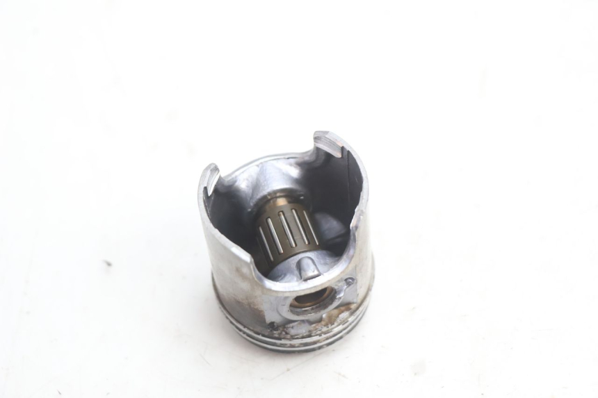 photo de CYLINDER PISTOON PEUGEOT SPEEDFIGHT 2 AC 50 (2000 - 2009) - Focus op structuur