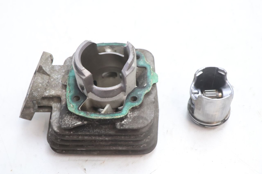 photo de CYLINDER PISTOON PEUGEOT SPEEDFIGHT 2 AC 50 (2000 - 2009) - Zoom op gebruiksstaat