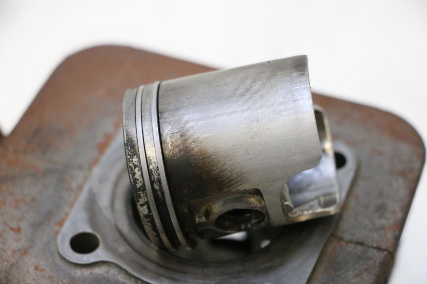 photo de CYLINDER PISTOON PEUGEOT SPEEDFIGHT 2 AC 50 (2000 - 2009) - Alternatieve hoek