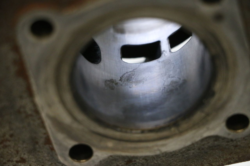 photo de CYLINDER PISTOON PEUGEOT SPEEDFIGHT 2 AC 50 (2000 - 2009) - Andere kijkhoek