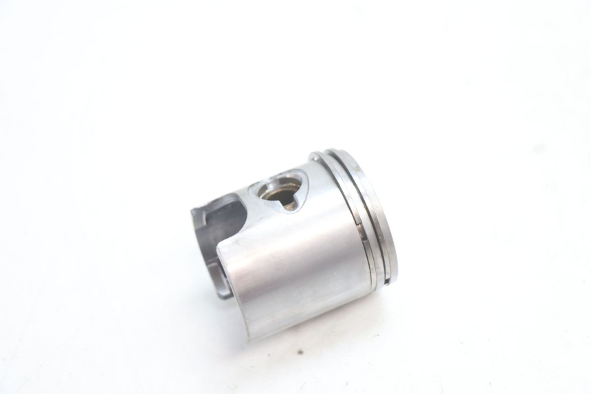 photo de CYLINDER PISTOON PEUGEOT TREKKER 50 (1995 - 2004) - Focus op structuur