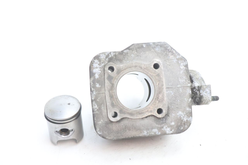photo de CYLINDER PISTOON PEUGEOT TREKKER 50 (1995 - 2004) - Zoom op gebruiksstaat