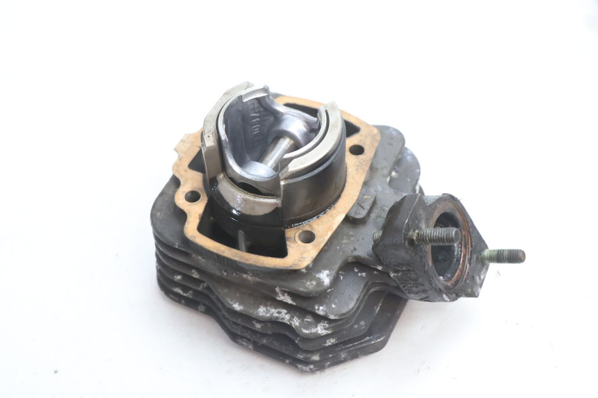 photo de CYLINDER PISTOON PEUGEOT TREKKER 50 (1995 - 2004) - Bevestigingspunten