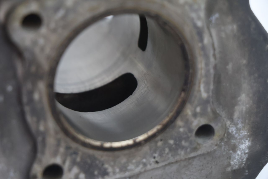 photo de CYLINDER PISTOON PEUGEOT TREKKER 50 (1995 - 2004) - Bevestigingspunten