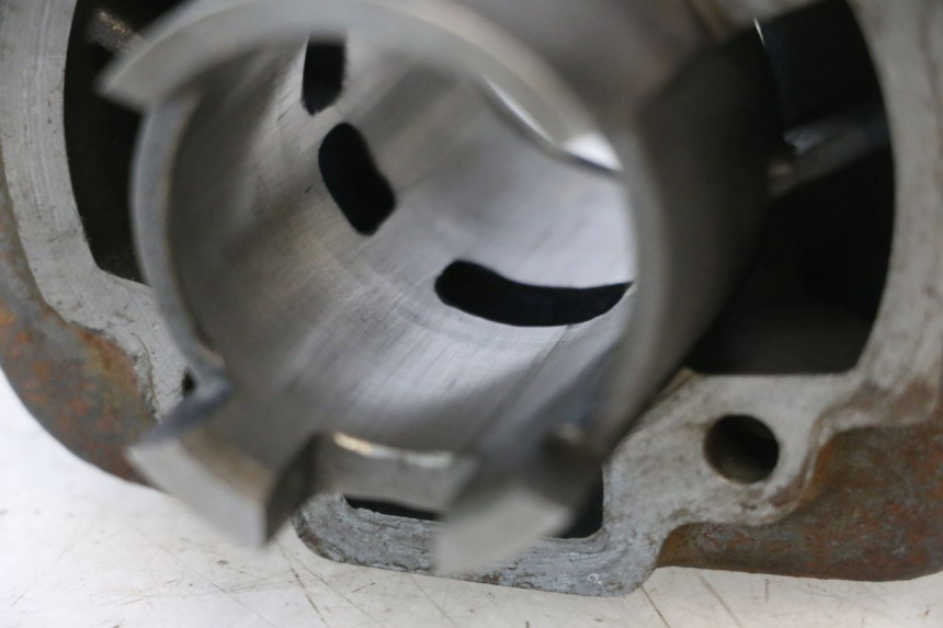 photo de CYLINDER PISTOON PIAGGIO TYPHOON 50 (2000 - 2009) - Technische close-up