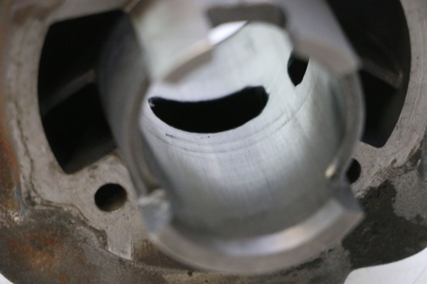 photo de CYLINDER PISTOON PIAGGIO TYPHOON 50 (2000 - 2009) - Bevestigingspunten