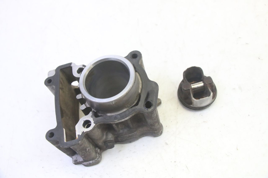 photo de CILINDER ZUIGER YAMAHA X-MAX XMAX 125 (2010 - 2013) - Zoom op gebruiksstaat