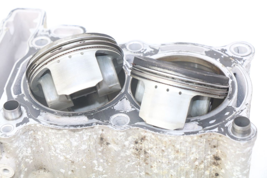 photo de CILINDER ZUIGER YAMAHA XP T-MAX TMAX ABS 530 (2012 - 2015) - Focus op structuur