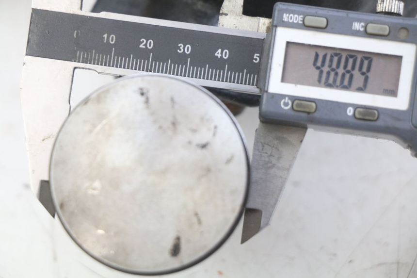 photo de CILINDER ZUIGER PEUGEOT XP6 50 (2006 - 2011) - Andere kijkhoek