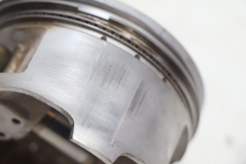 photo de CYLINDER PISTOON HONDA XRV AFRICA TWIN 750 (1990 - 1992) - Zoom op gebruiksstaat