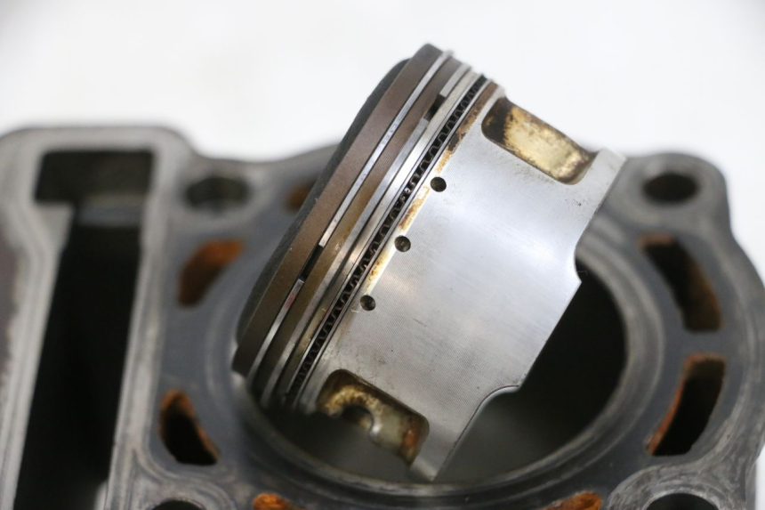 photo de CILINDER ZUIGER YAMAHA YP MAJESTY 125 (2002 - 2006) - Kenmerkende details