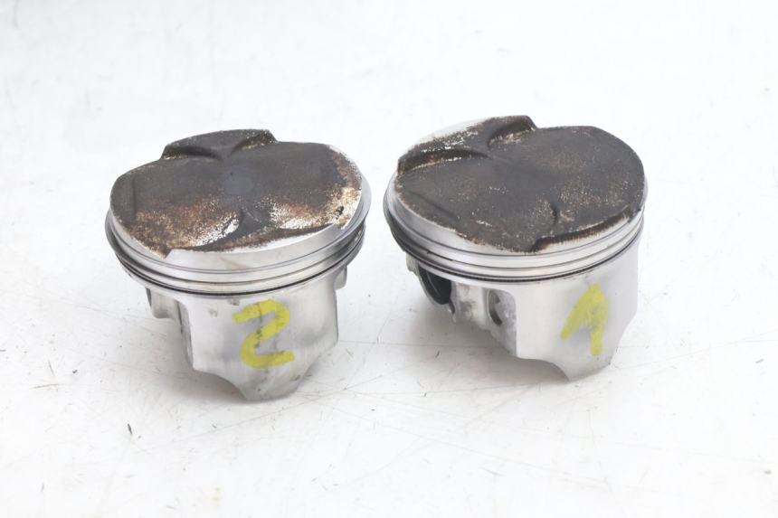 photo de CYLINDER PISTOON KAWASAKI ZZR 600 (1995 - 2004) - Focus op structuur