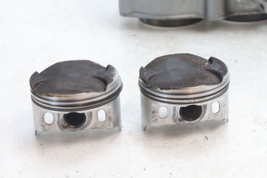 photo de CYLINDER PISTOON KAWASAKI ZZR 600 (1995 - 2004) - Markeringen en referenties