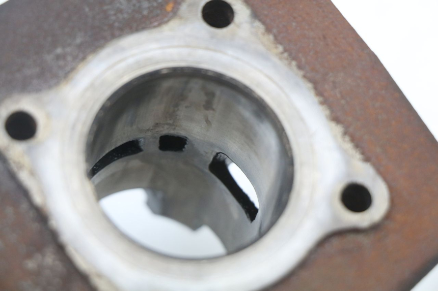 photo de CILINDER PEUGEOT STREETZONE 2T 50 (2014 - 2019) - Bevestigingspunten