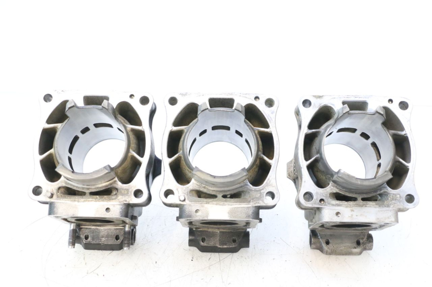 photo de CYLINDER YAMAHA WAVE RUNNER GP R 1200 (2000 - 2003) - Alternatieve hoek