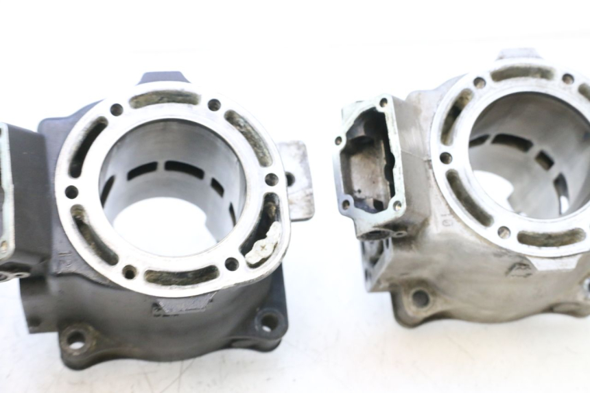 photo de CYLINDER YAMAHA WAVE RUNNER GP R 1200 (2000 - 2003) - Zoom op kwaliteit