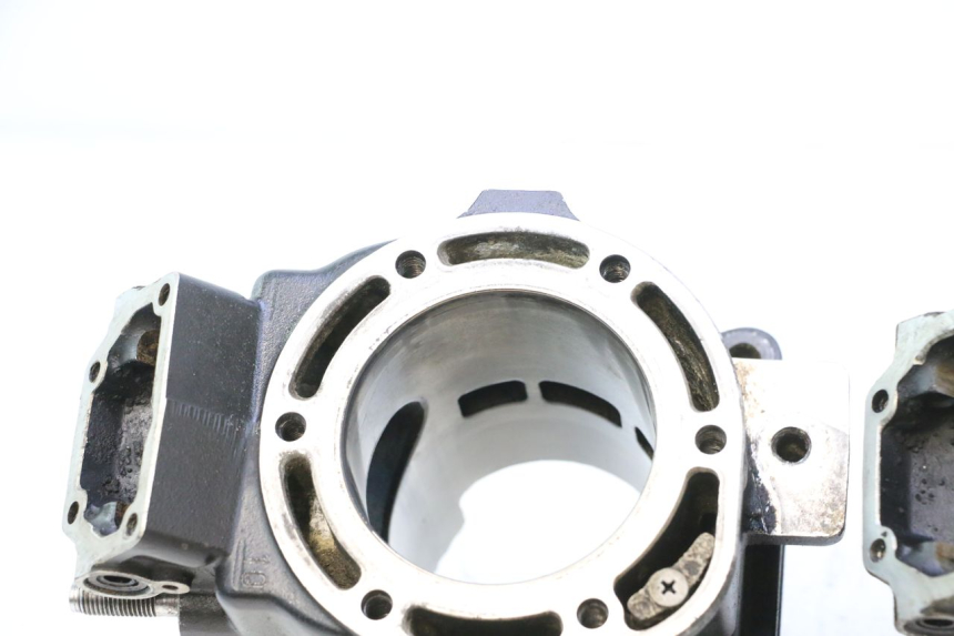 photo de CYLINDER YAMAHA WAVE RUNNER GP R 1200 (2000 - 2003) - Profielaanzicht