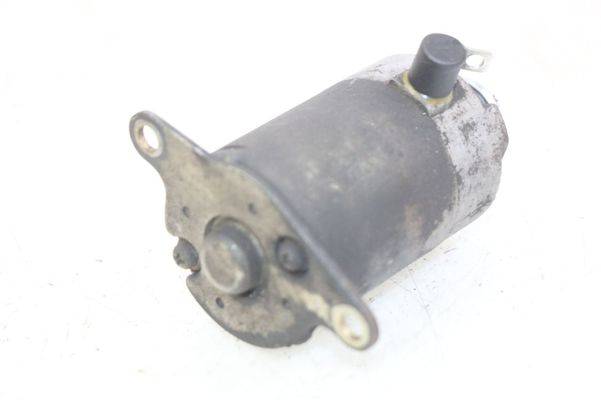 photo de STARTMOTOR SYM CROX 4T 50 (2016 - 2023) - Zoom op gebruiksstaat