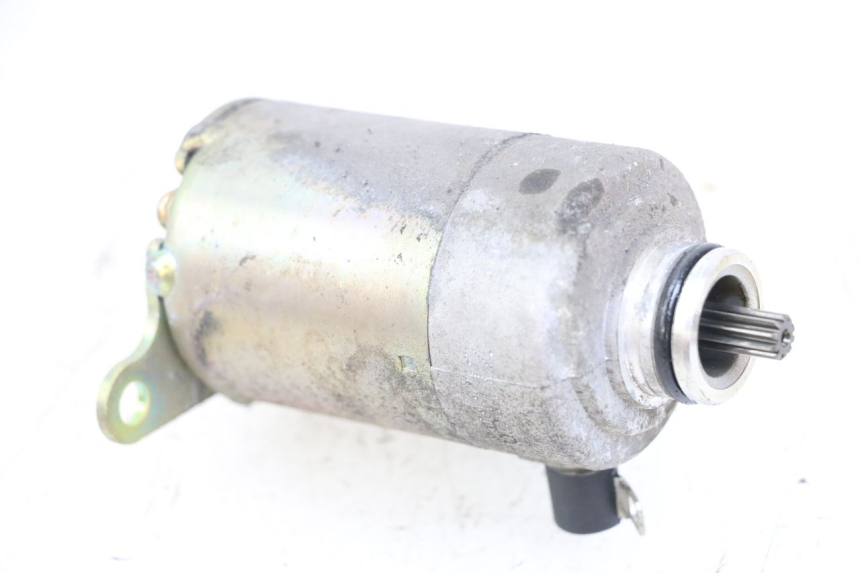 photo de STARTMOTOR SYM CROX 4T 50 (2016 - 2023) - Detail van het onderdeel