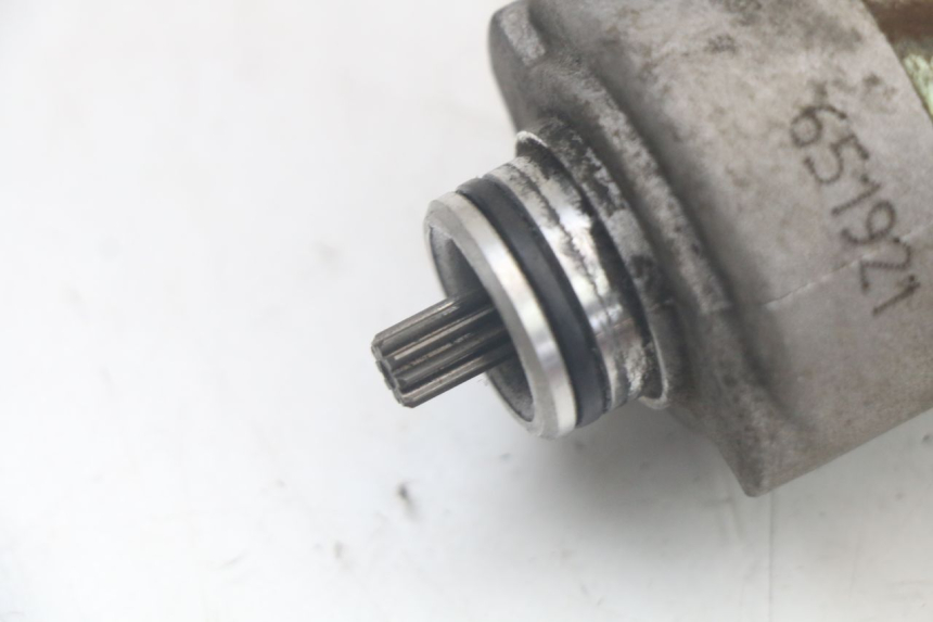 photo de STARTMOTOR SYM CROX 4T 50 (2016 - 2023) - Detail van het onderdeel