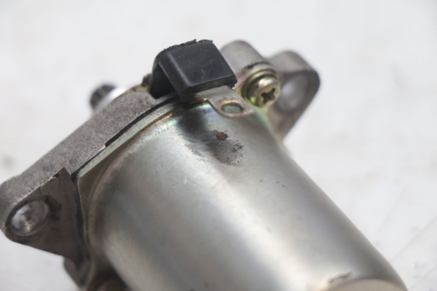 photo de STARTMOTOR PEUGEOT KISBEE 2T 50 (2010 - 2017) - Andere kijkhoek