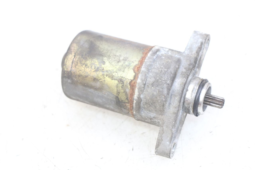 photo de STARTMOTOR PEUGEOT KISBEE 4T 50 (2018 - 2022) - Zoom op gebruiksstaat