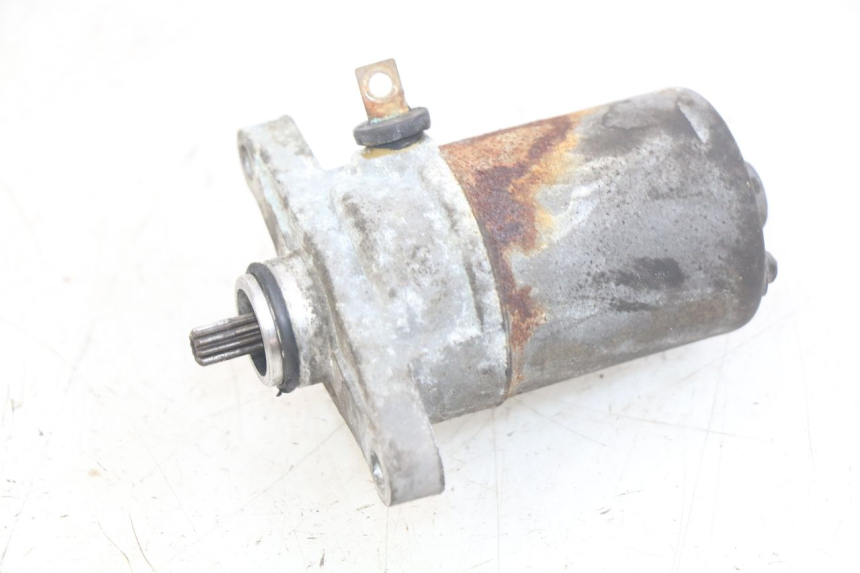 photo de STARTMOTOR PEUGEOT KISBEE 4T 50 (2018 - 2022) - Andere kijkhoek