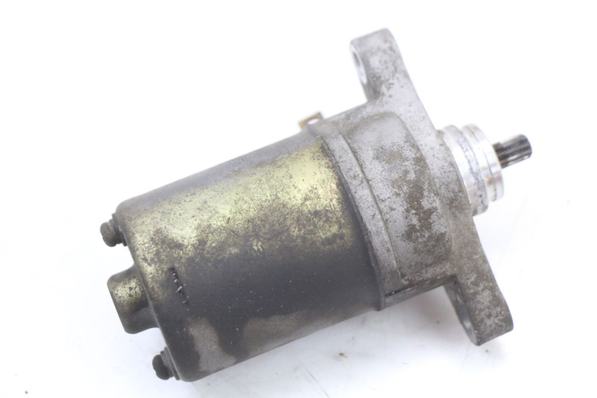 photo de STARTMOTOR PEUGEOT KISBEE 4T 50 (2010 - 2017) - Andere kijkhoek