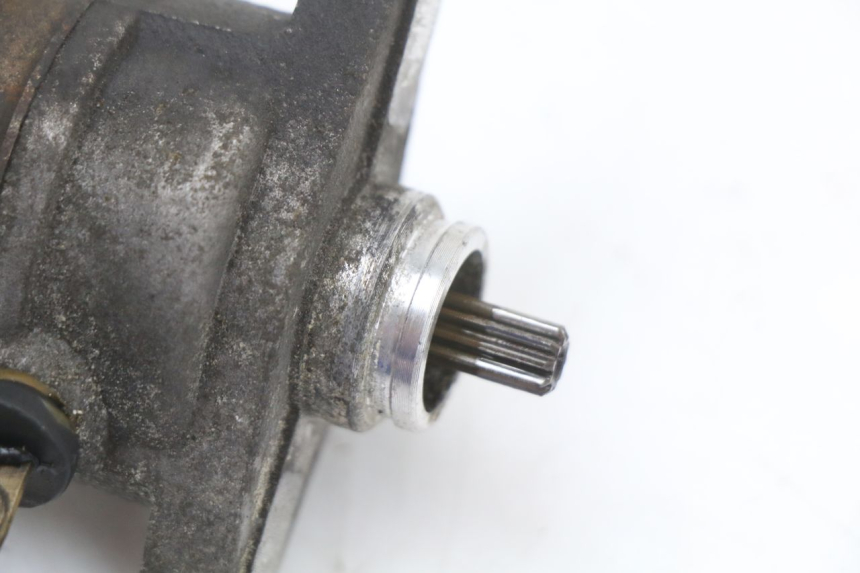 photo de STARTMOTOR PEUGEOT KISBEE 4T 50 (2018 - 2022) - Zoom op gebruiksstaat