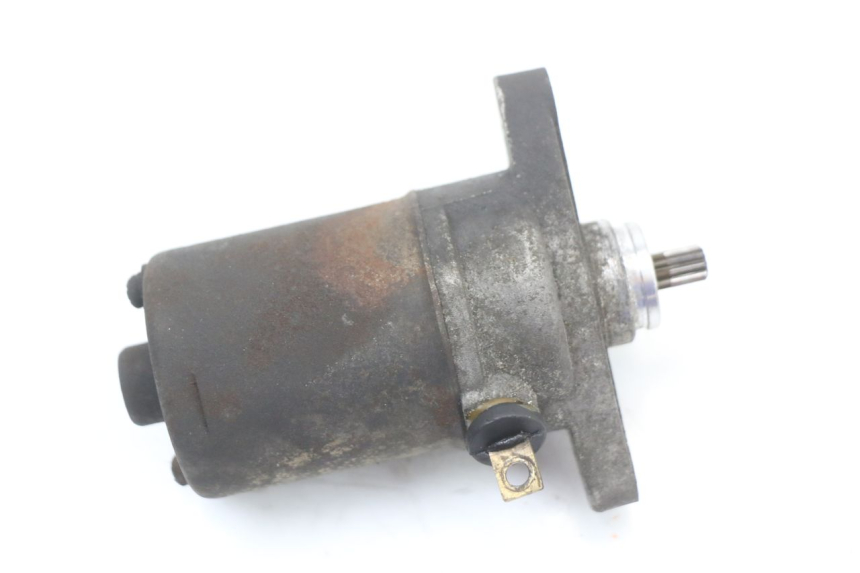 photo de STARTMOTOR PEUGEOT KISBEE 4T 50 (2018 - 2022) - Andere kijkhoek