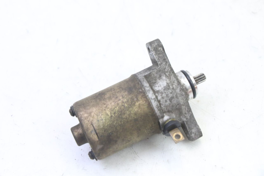 photo de STARTMOTOR PEUGEOT KISBEE 4T 50 (2018 - 2022) - Andere kijkhoek