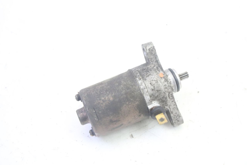 photo de STARTMOTOR PEUGEOT KISBEE 4T 50 (2018 - 2022) - Andere kijkhoek