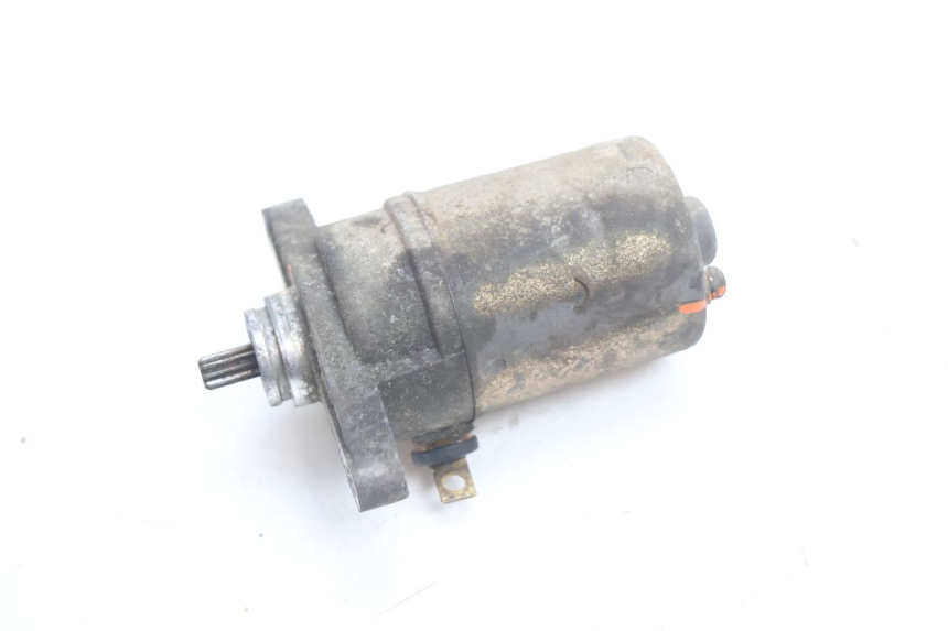 photo de STARTMOTOR PEUGEOT KISBEE 4T 50 (2010 - 2017) - Zoom op gebruiksstaat