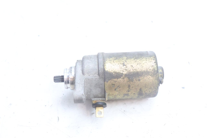 photo de STARTMOTOR PEUGEOT KISBEE 4T 50 (2010 - 2017) - Zoom op gebruiksstaat