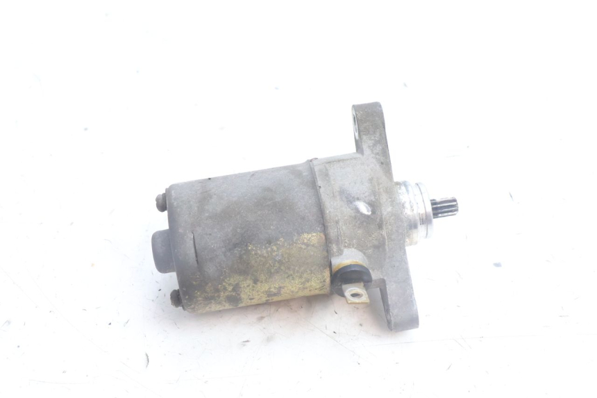 photo de STARTMOTOR PEUGEOT KISBEE 4T 50 (2010 - 2017) - Andere kijkhoek