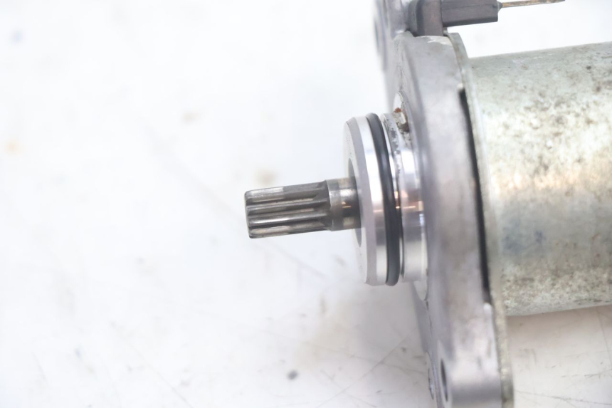 photo de STARTMOTOR MBK MACH G AC 50 (2002 - 2014) - Detail van het onderdeel