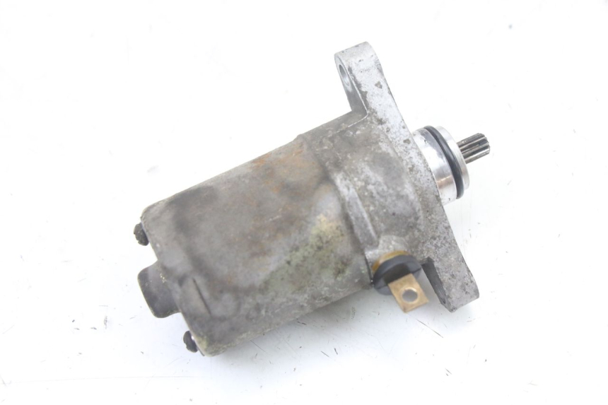 photo de STARTMOTOR PEUGEOT KISBEE 4T 50 (2018 - 2022) - Andere kijkhoek