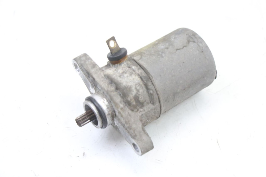 photo de STARTMOTOR PEUGEOT KISBEE 4T 50 (2018 - 2022) - Hoofdaanzicht