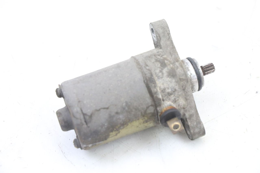 photo de STARTMOTOR PEUGEOT KISBEE 4T 50 (2018 - 2022) - Andere kijkhoek