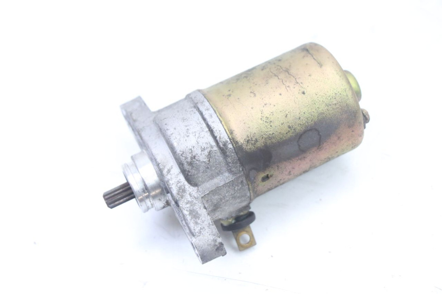 photo de STARTMOTOR PEUGEOT KISBEE 4T 50 (2018 - 2022) - Zoom op gebruiksstaat