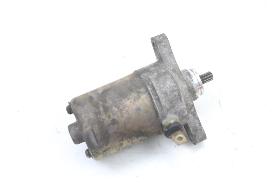 photo de STARTMOTOR PEUGEOT KISBEE 4T 50 (2018 - 2022) - Andere kijkhoek