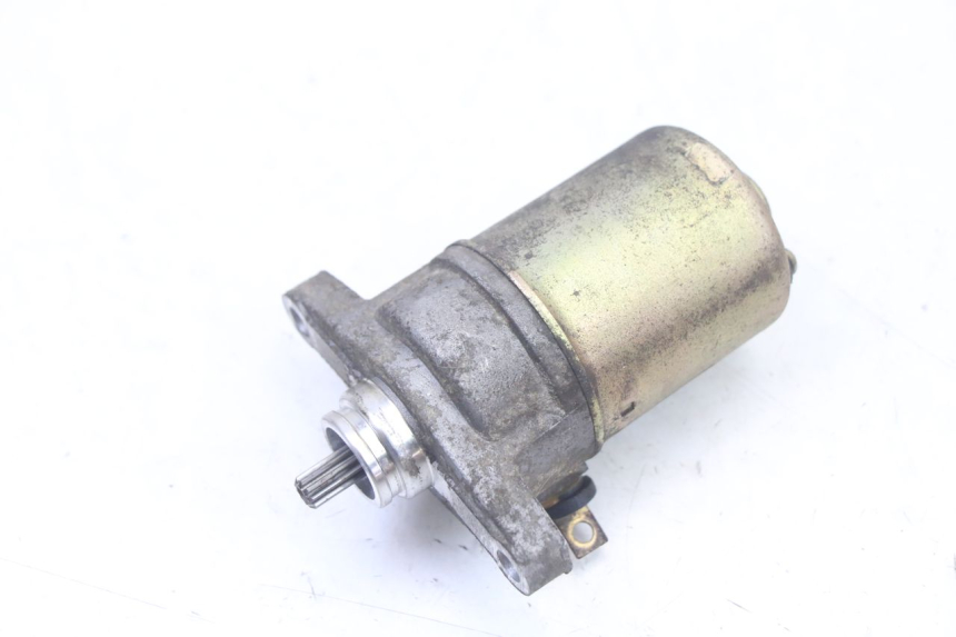 photo de STARTMOTOR PEUGEOT KISBEE 4T 50 (2010 - 2017) - Zoom op gebruiksstaat