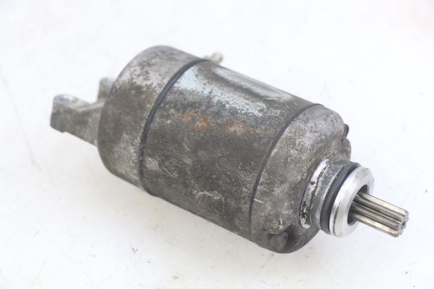 photo de STARTMOTOR APRILIA SCARABEO LIGHT 125 (2007 - 2011) - Detail van het onderdeel