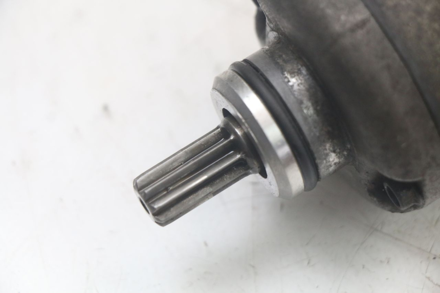 photo de STARTMOTOR SUZUKI SV N 650 (1999 - 2002) - Zoom op gebruiksstaat